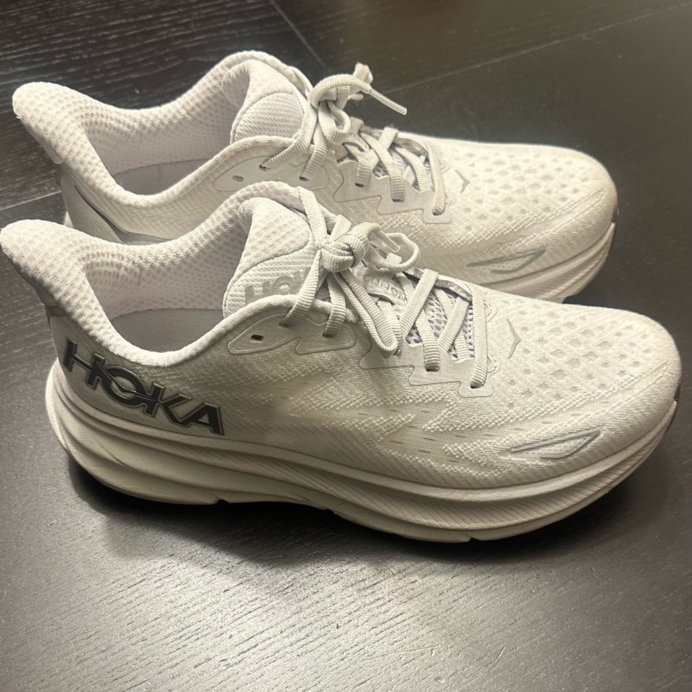 Hoka - Women’s Clifton 9 Sneakers - white, size 9 - Picture 4 of 6
